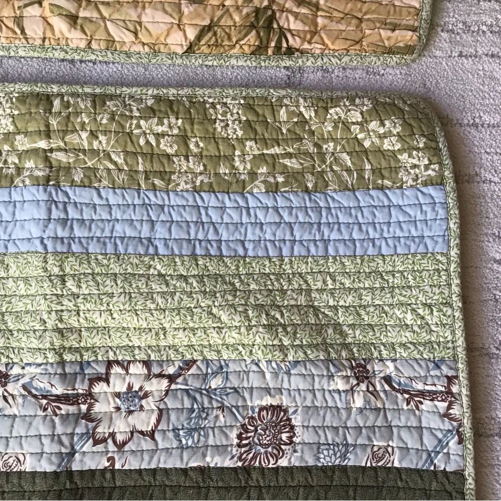 New set of Queen Quilt and two standard pillow shams cases